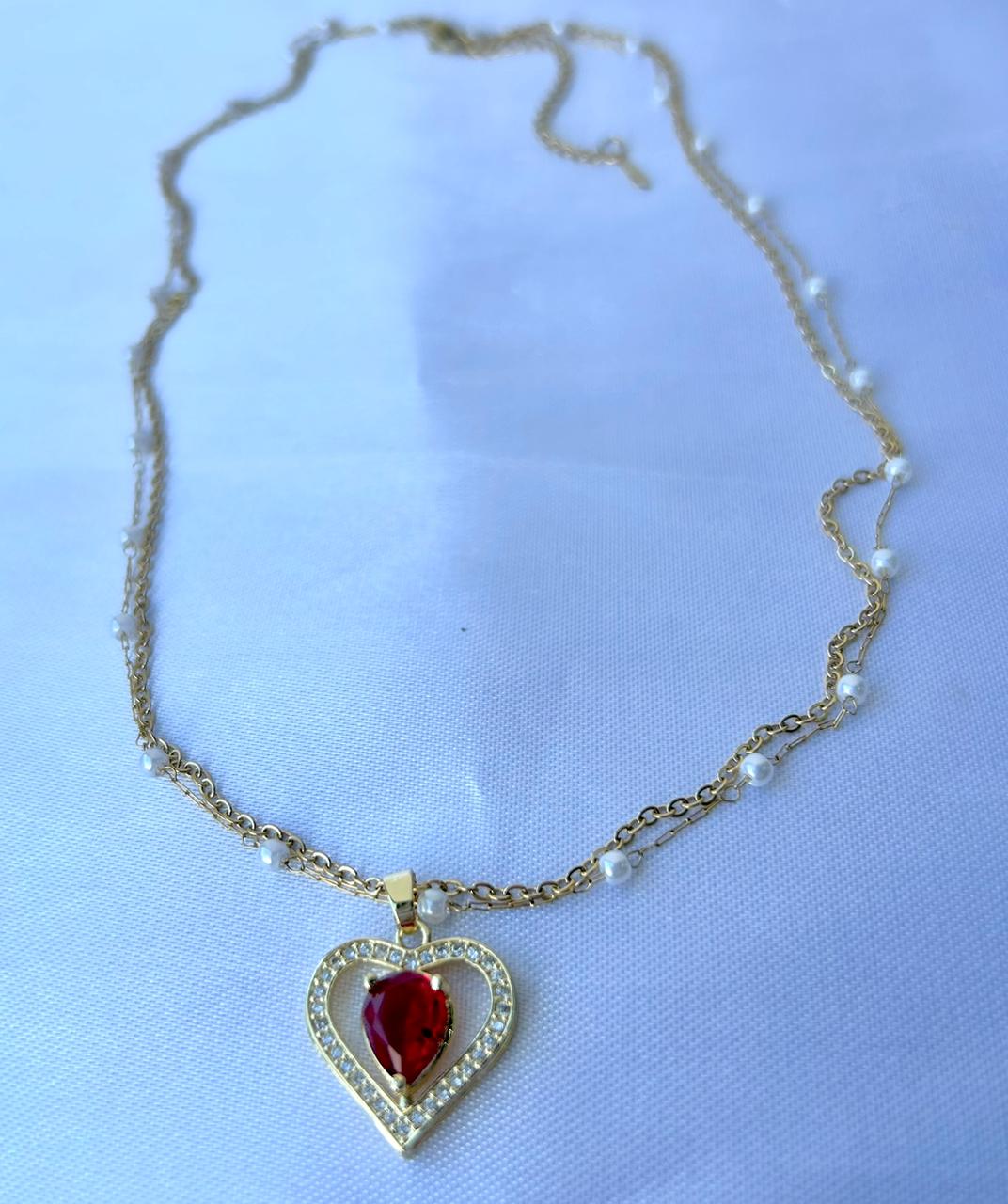 Collar doble con dije de corazón piedra roja