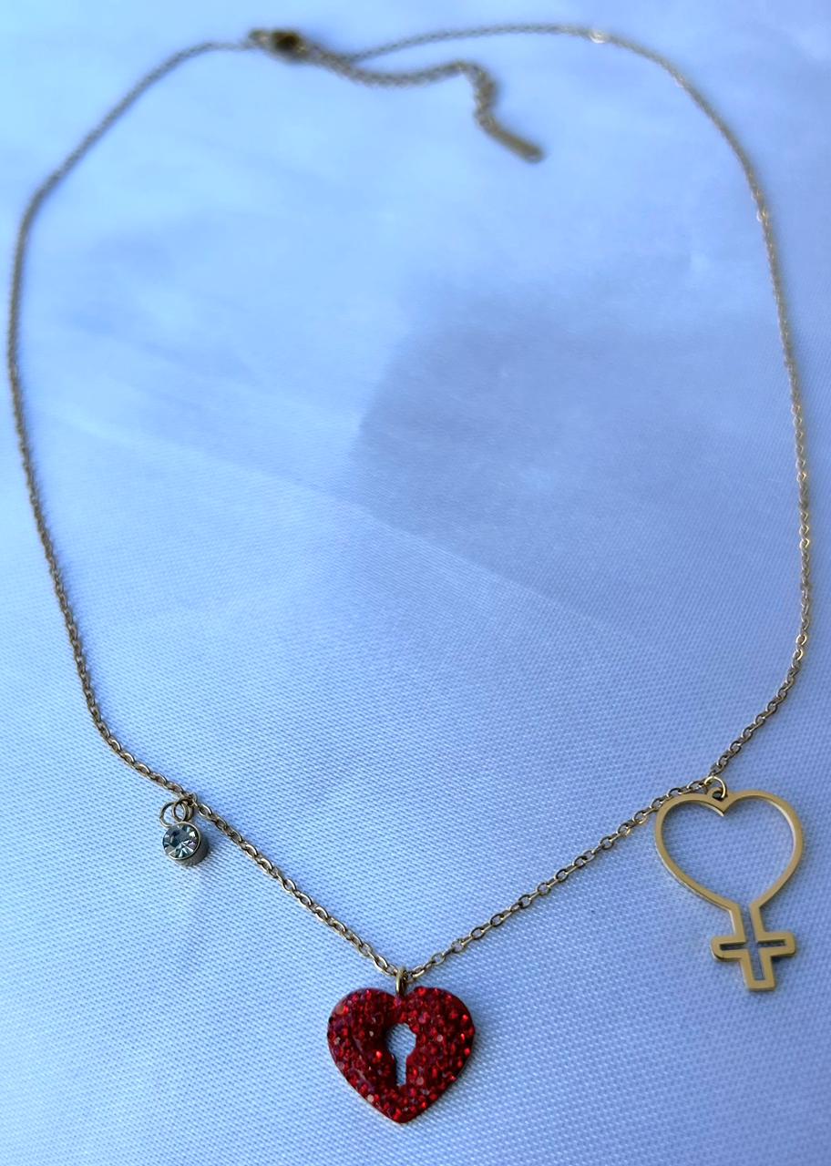 Cadena con dije corazón cristales