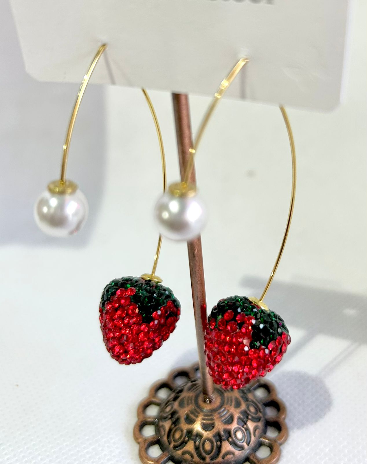 Arete de fresa con perla