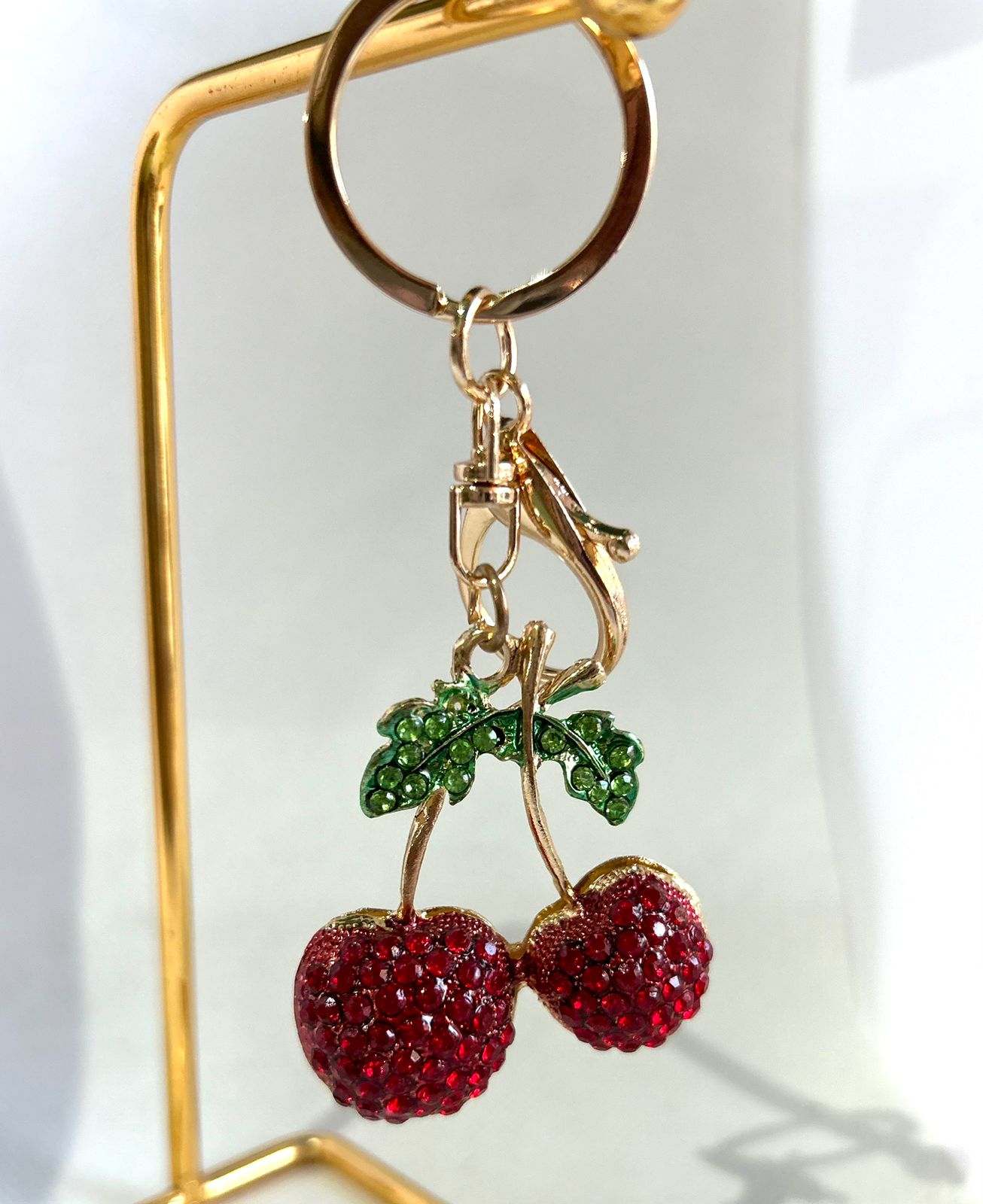 Llavero de cerezas con cristales